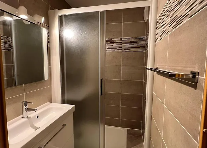 Confort 6 Pers, Cabine, Parking, Piscine, Aire De Jeux - - Fr-1-307-176 Apartment Le Grau-du-Roi